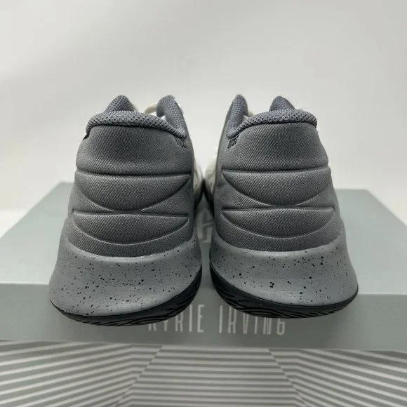 Kyrie Flystrap V (GS) - Picture 4 of 7